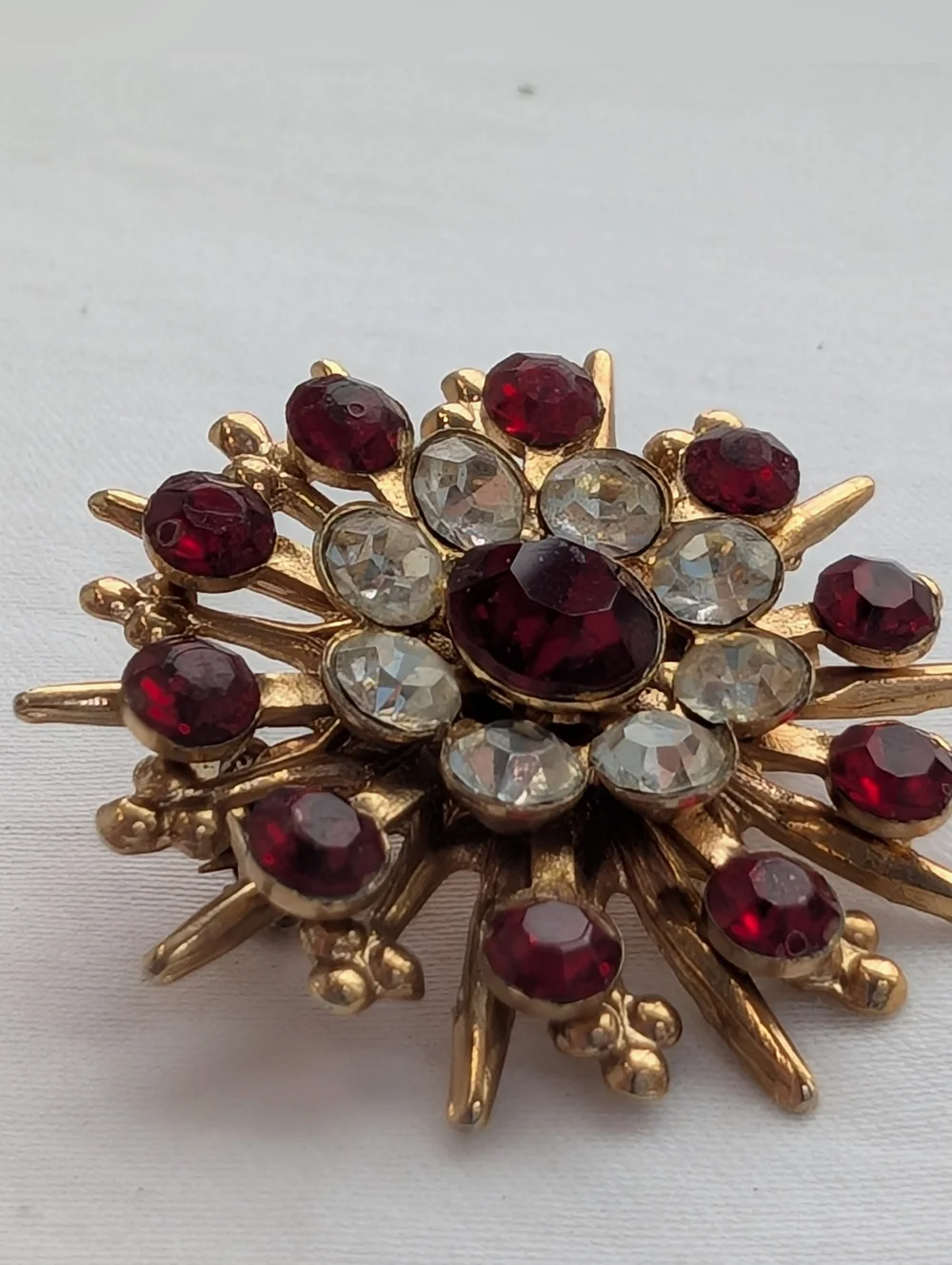 Vtg Ruby Red Clear Rhinestone Gold Sunburst Brooch Pin Starburst Flower Retro